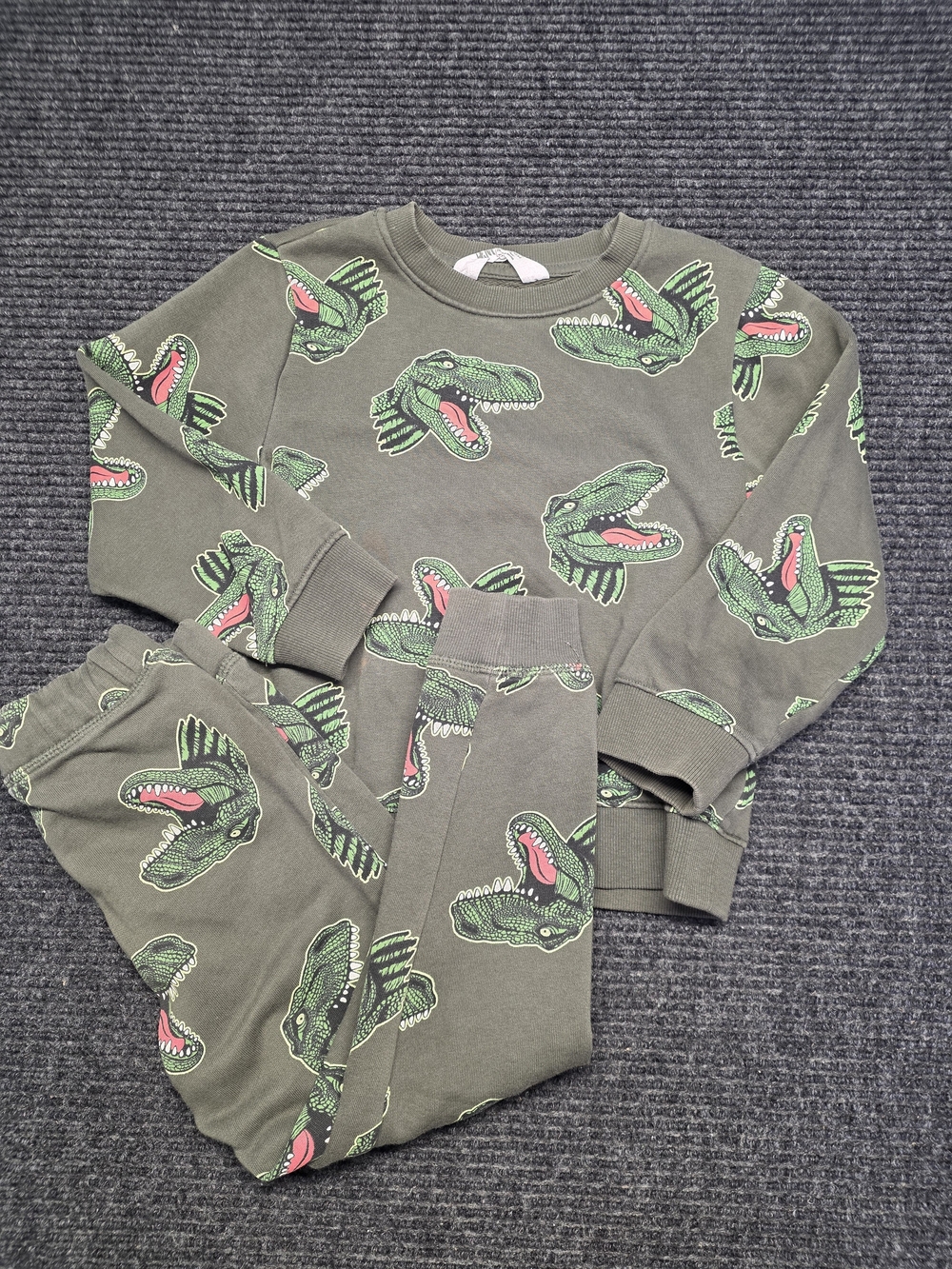 H&M T-Rex All Over Print Sweatshirt/Sweat Pant Set 4-6Y